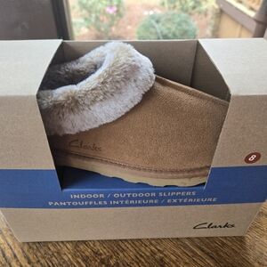 Womens Clark's Indoor Outdoor Slippers. Fur Lined, New In Box! Never Worn!